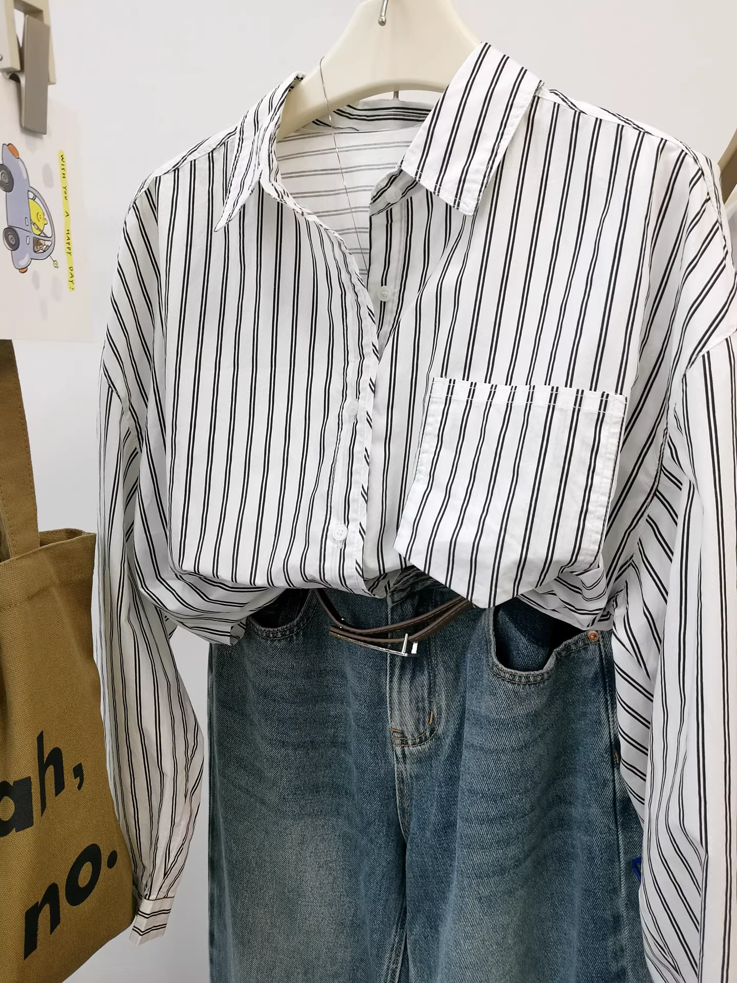 Áo sơ mi sọc dọc cổ điển một túi dành cho nữ, áo phối màu, áo kiểu Hàn Quốc dáng rộng xếp lớp mùa xuân 2026