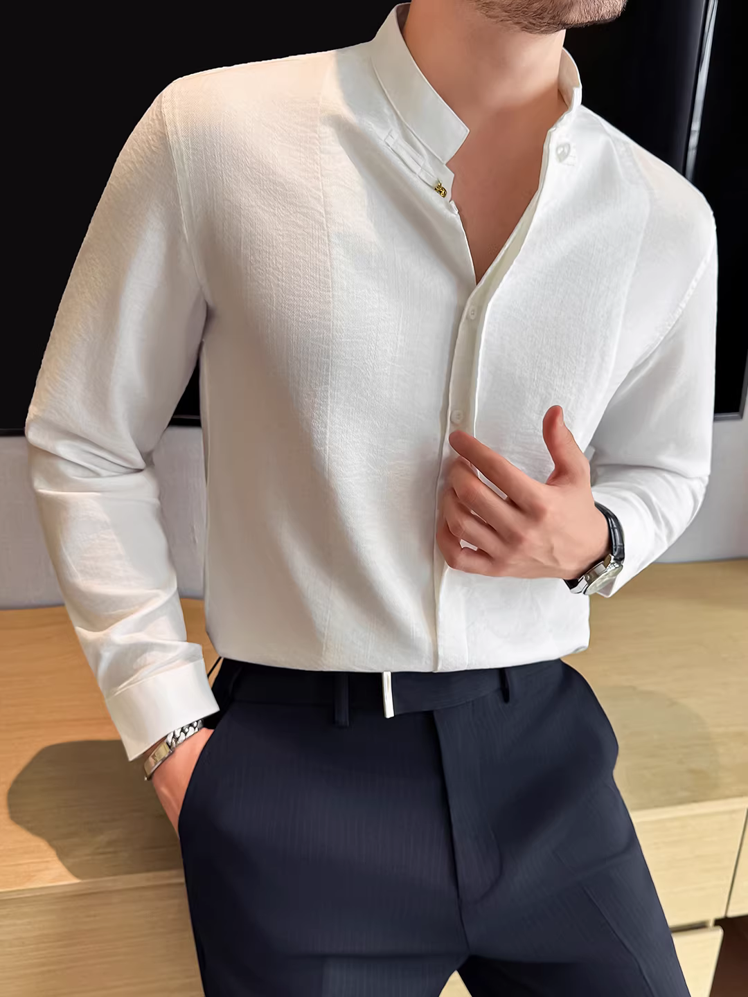 Áo sơ mi cổ đứng kiểu Trung Quốc mới có thiết kế cài nút, tay dài, vạt áo chất lượng cao, đường may dày, áo sơ mi trắng ôm dáng dành cho nam.