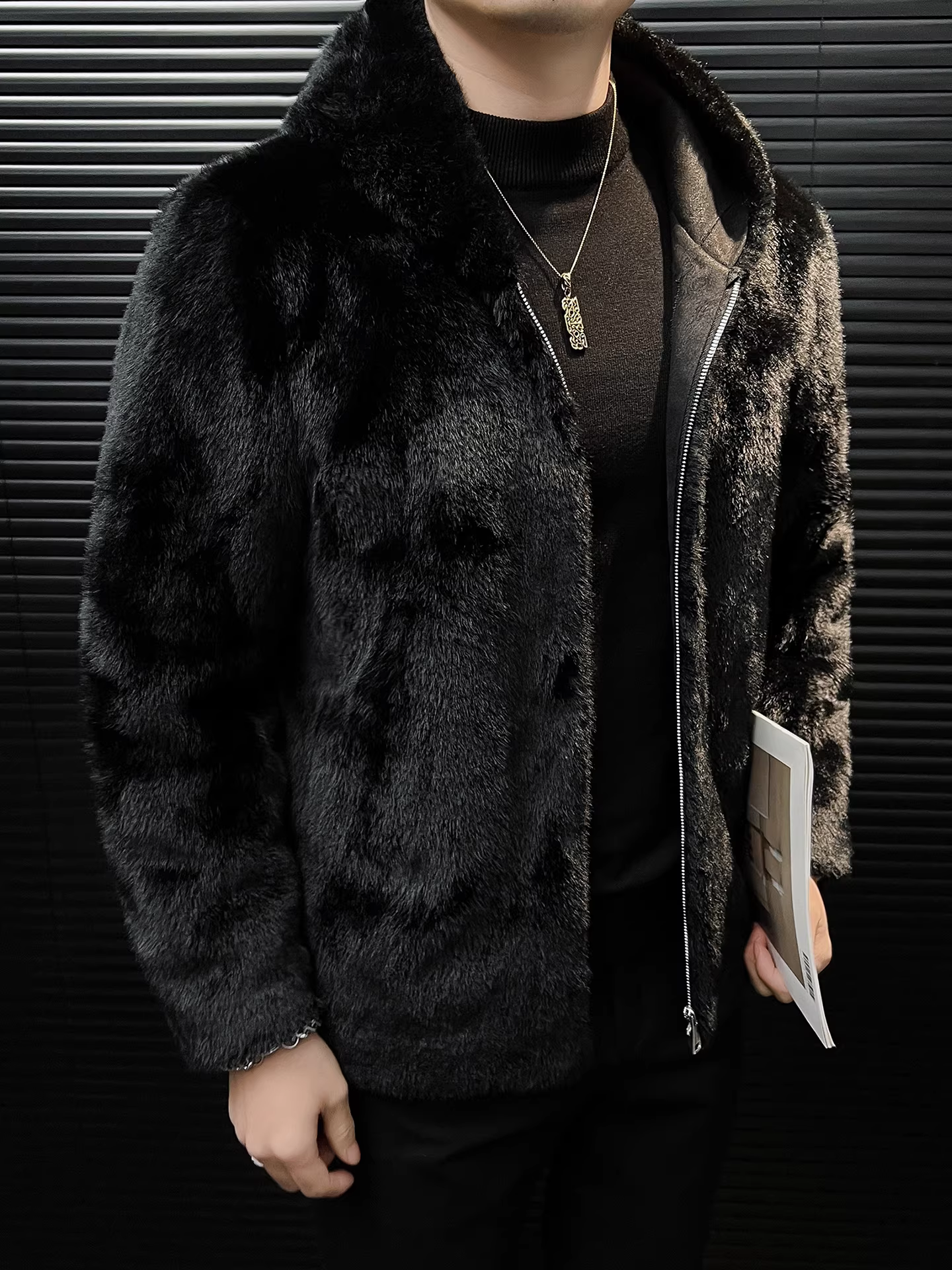 Áo khoác nam giả lông chồn cao cấp có mũ, kiểu mới mùa đông 2025, dáng rộng, ngắn, lông dày tích hợp