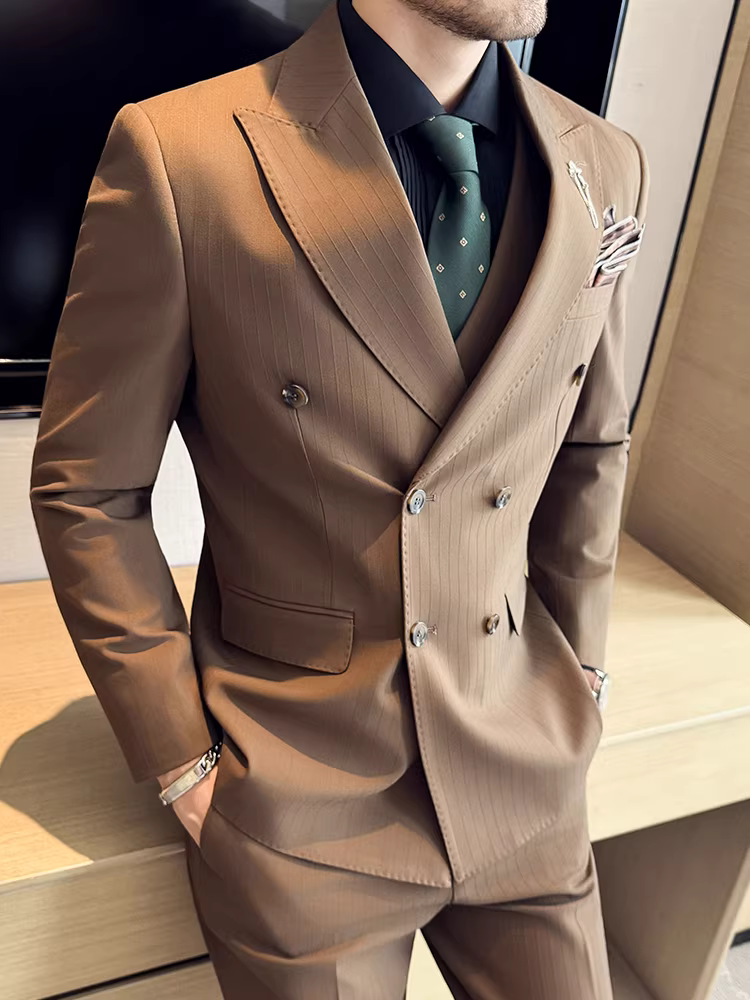 Bộ vest nam kẻ sọc tối màu, hai hàng khuy, trang phục công sở lịch sự, trang phục dự tiệc cưới, bộ vest ba mảnh ôm dáng, chất liệu mềm mại và bay bổng