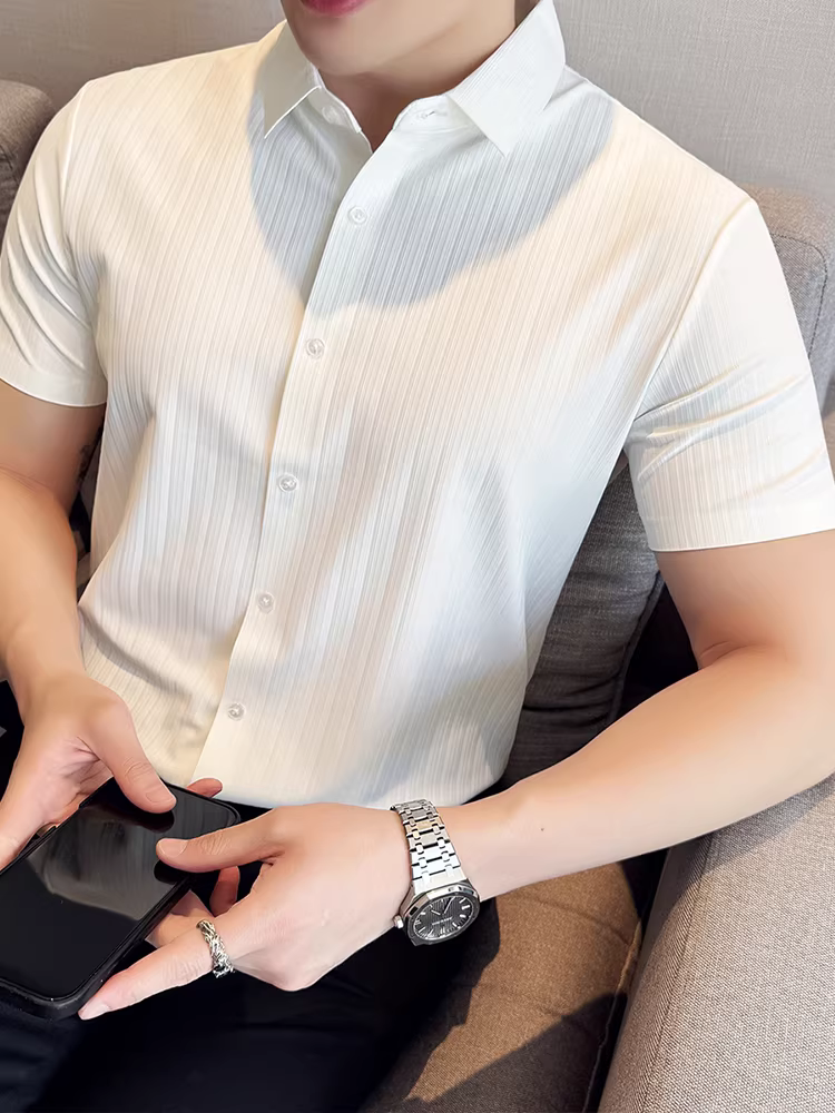 Áo sơ mi nam ngắn tay kẻ sọc tối màu, kiểu dáng mỏng nhẹ mùa hè, ôm dáng thời trang, phong cách trẻ trung, lịch sự, dễ chăm sóc, không nhăn.