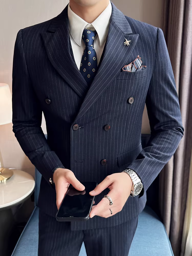 Bộ vest kẻ sọc nam, kiểu dáng lịch lãm, chất liệu dễ chăm sóc, ôm dáng, gồm ba món.