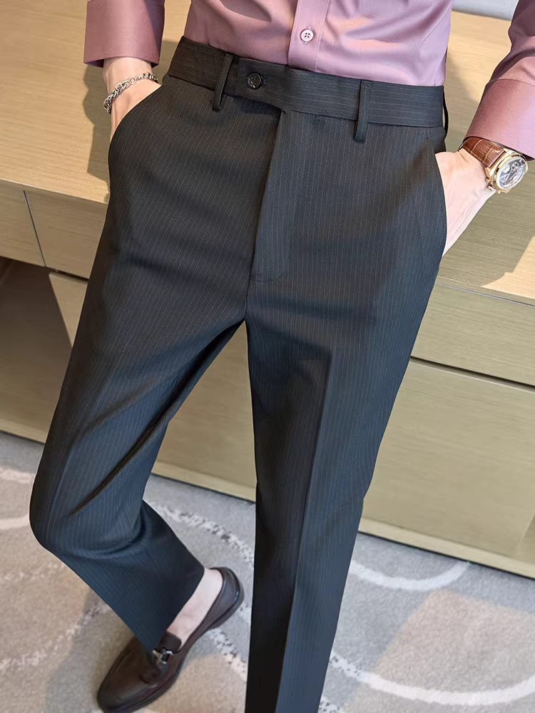 Quần âu nam chất liệu sọc tinh tế, kiểu dáng ôm vừa vặn, mới, thích hợp cho mùa xuân và mùa thu, quần công sở lịch lãm.