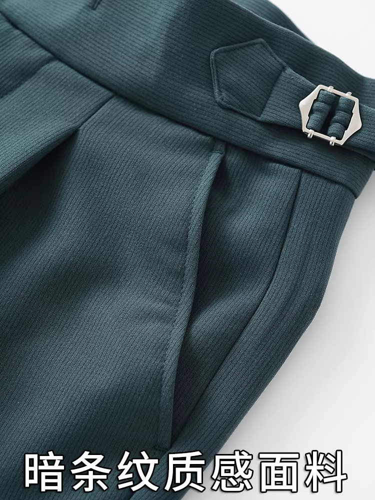 Quần âu nam Naples kẻ sọc tối màu, cạp cao, chất liệu mềm mại, dáng ôm vừa vặn, dễ chăm sóc, kiểu dáng thẳng, lịch lãm.