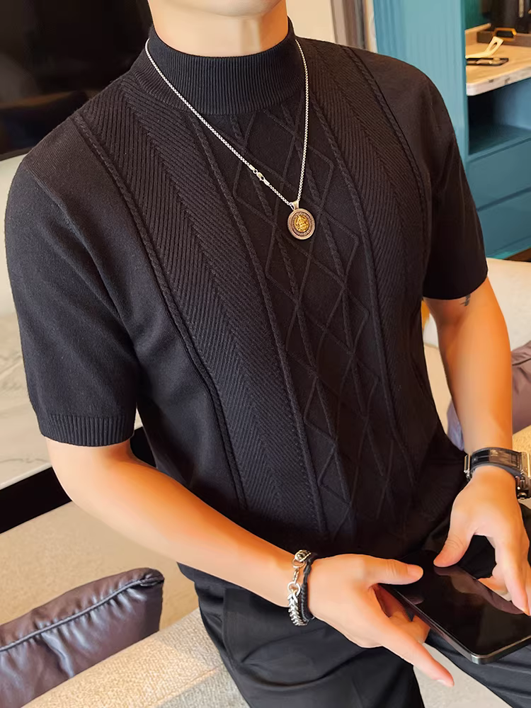 Áo len nam cổ lọ nửa cao tay ngắn, kiểu mới thu đông 2025, thiết kế cao cấp, ôm dáng, thời trang.