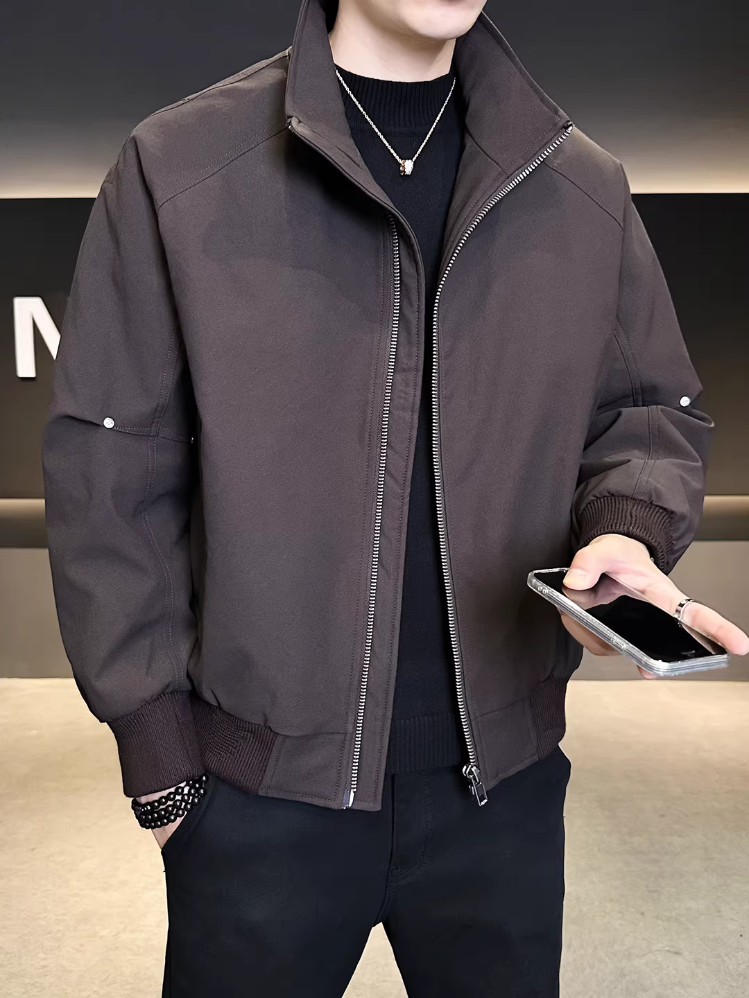 Áo khoác phao nam cao cấp cổ đứng, kiểu mới mùa đông 2025, dáng rộng và đa năng, áo khoác ngắn nhẹ kiểu thời trang.