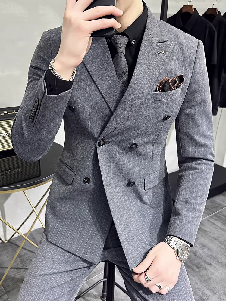 Bộ vest kẻ sọc hai hàng khuy dành cho nam, kiểu xuân thu mới, vest công sở lịch lãm cao cấp, kiểu dáng ôm body, bộ vest cưới chú rể ba món