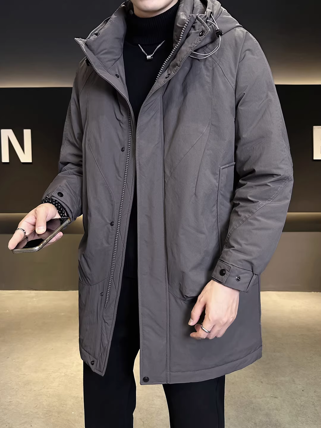 Áo khoác phao nam dài trung bình, kiểu mới mùa đông 2025, dày dặn, ấm áp, kiểu dáng áo khoác công sở cao cấp