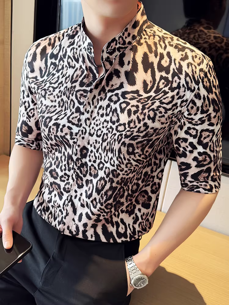 Áo sơ mi nam cổ đứng kiểu Trung Hoa, họa tiết da báo, tay ngắn, kiểu mới hè 2025, cao cấp, ôm dáng, lịch lãm, tay lửng.