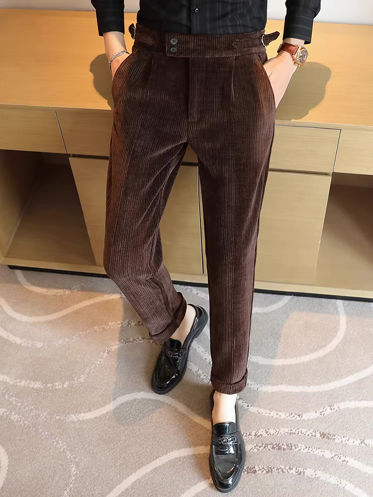 Quần âu nam chất liệu nhung cao cấp, kiểu dáng thẳng, chất liệu dày dặn, thích hợp cho mùa thu đông.