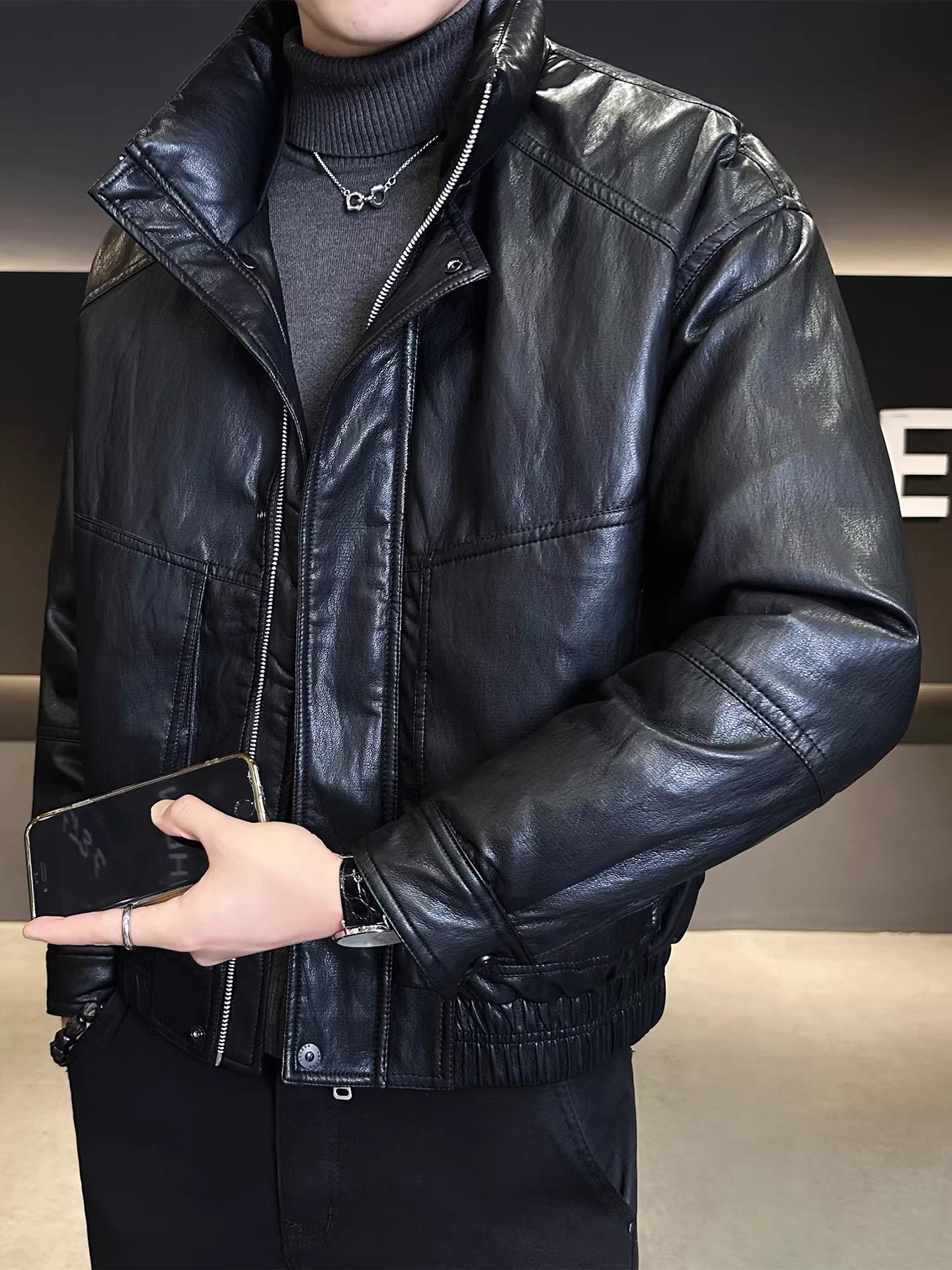 Áo khoác da ngắn dành cho nam, kiểu mới mùa đông 2025, dáng rộng, đa năng, thời trang, hợp xu hướng, dày dặn, ấm áp, cổ đứng.