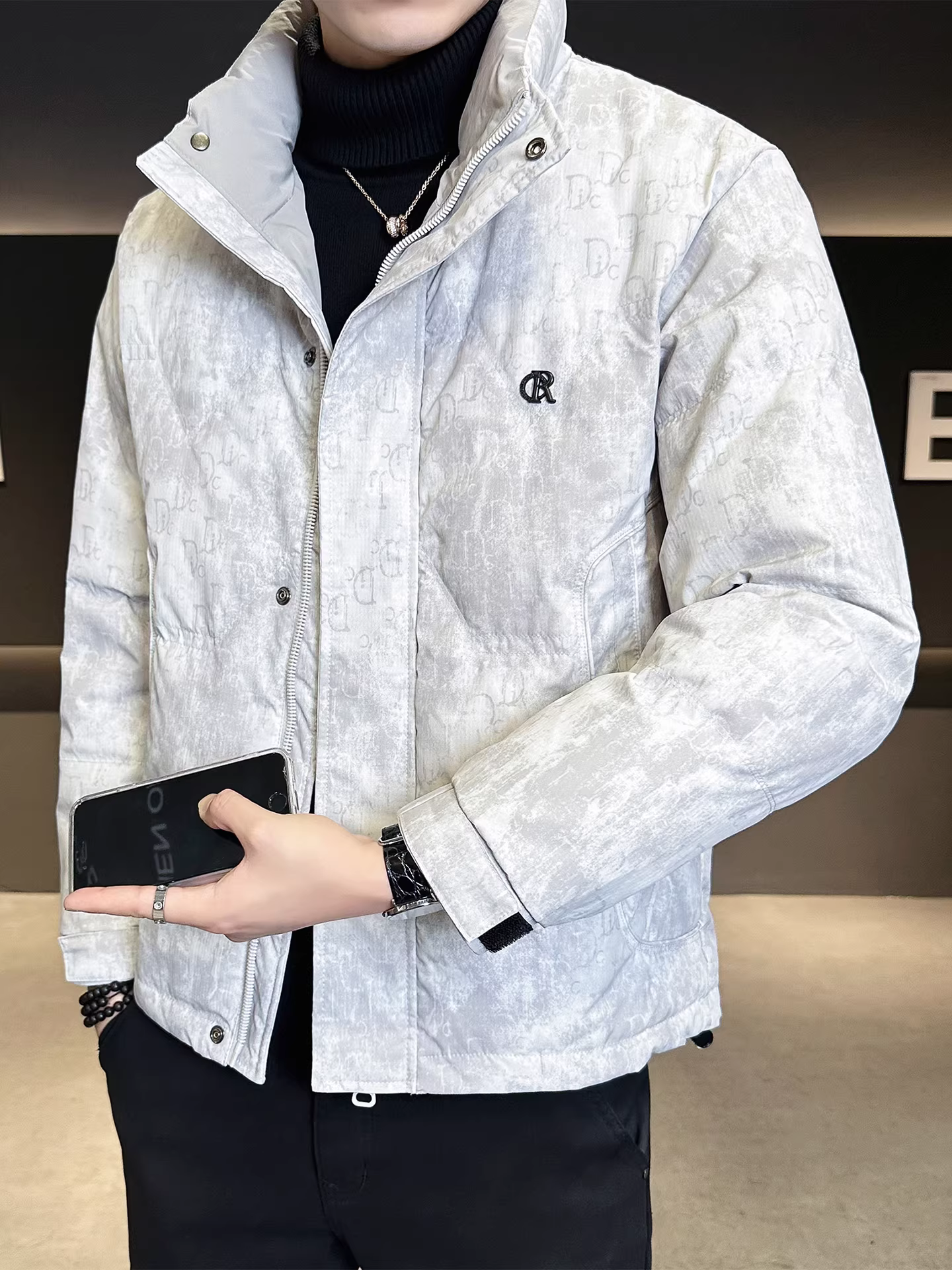 Áo khoác nhẹ kiểu dáng hiện đại dành cho nam, mùa đông 2025, kiểu dáng đa năng, ngắn, nhẹ và ấm áp.