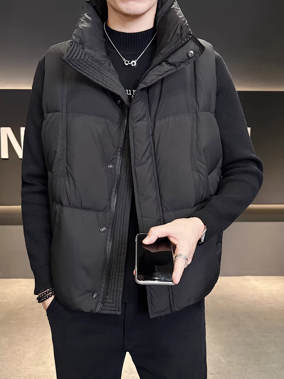 Áo ghi-lê dày cổ đứng dành cho nam, kiểu mới thu đông 2025, áo khoác không tay rộng rãi và đa năng để chống lạnh.