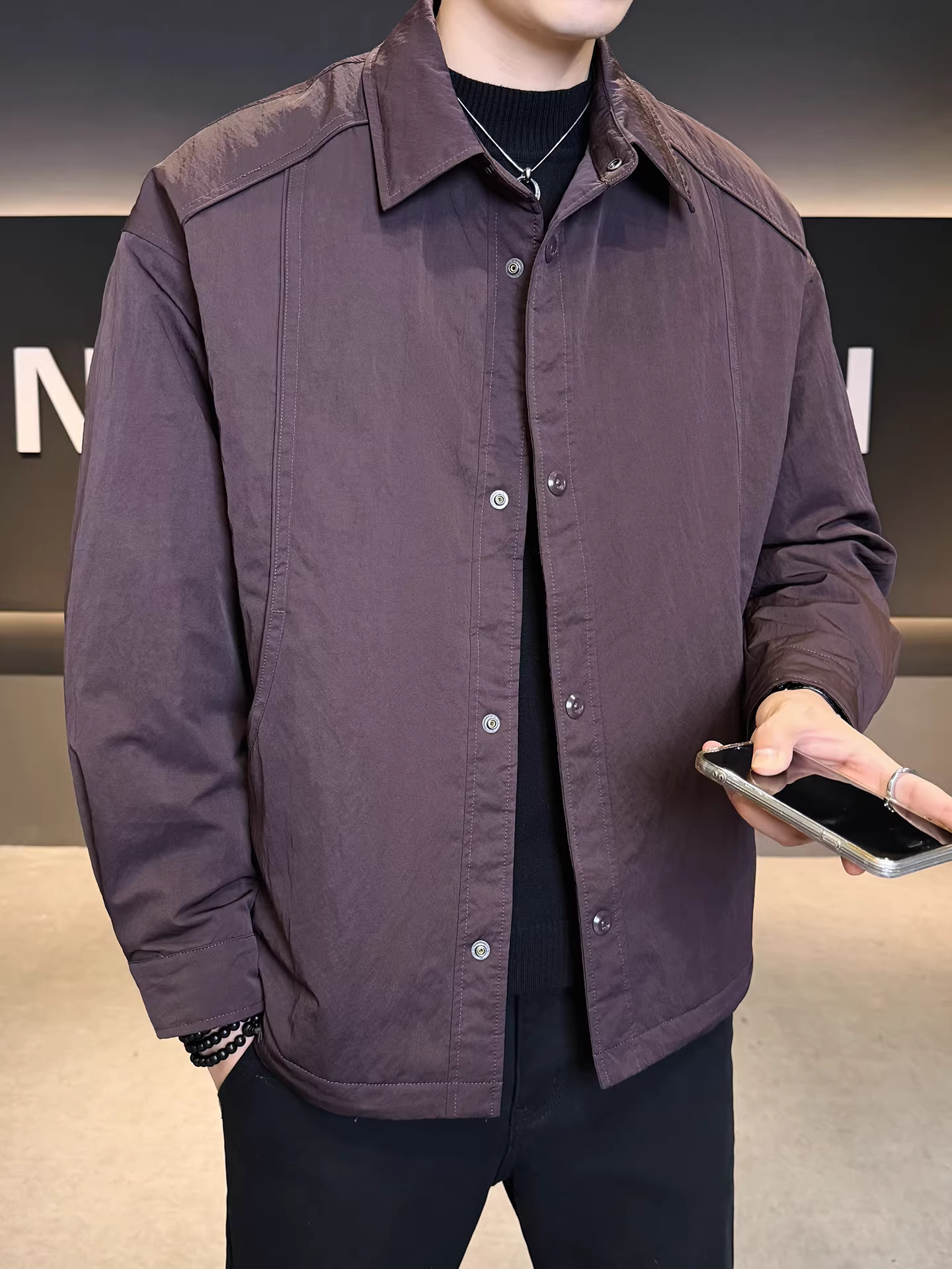 Áo khoác phao nhẹ cổ sơ mi cao cấp 90% lông vũ dành cho nam, kiểu dáng mới mùa đông 2025, dáng rộng, đa năng, nhẹ và ấm áp.