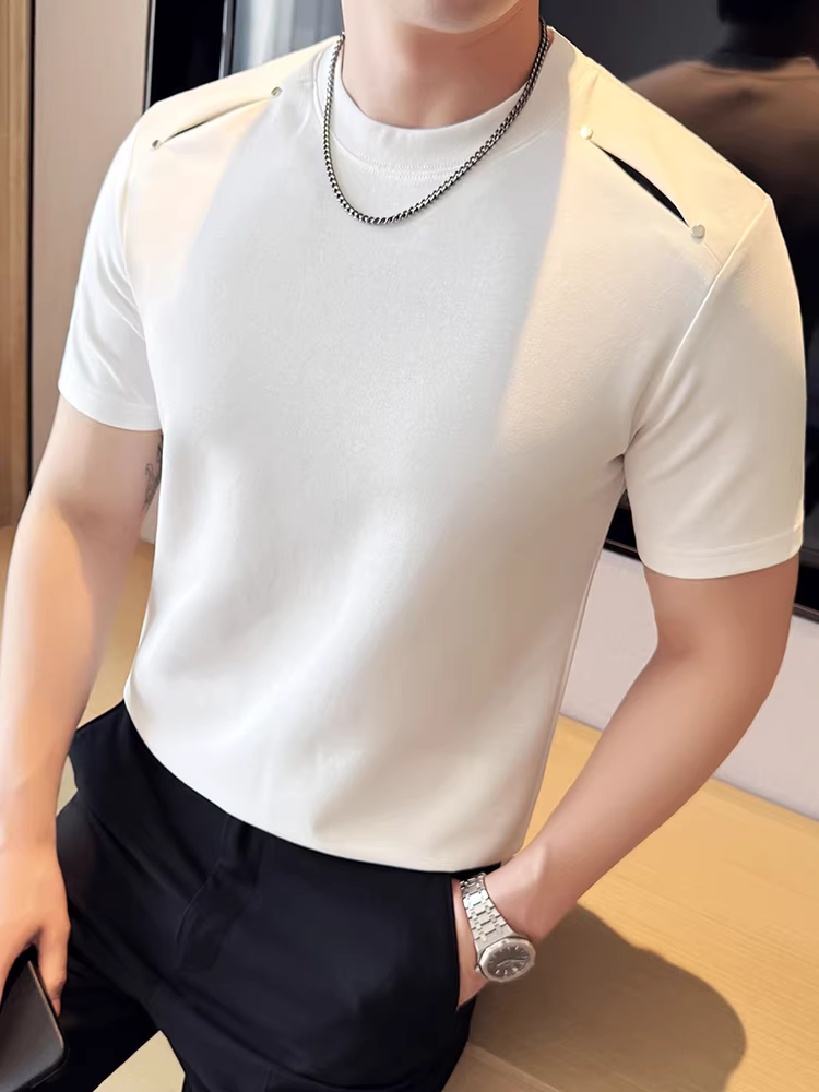 Áo thun nam tay ngắn phối vải ở vai, kiểu mới hè 2025, thoải mái, đa năng và thời trang