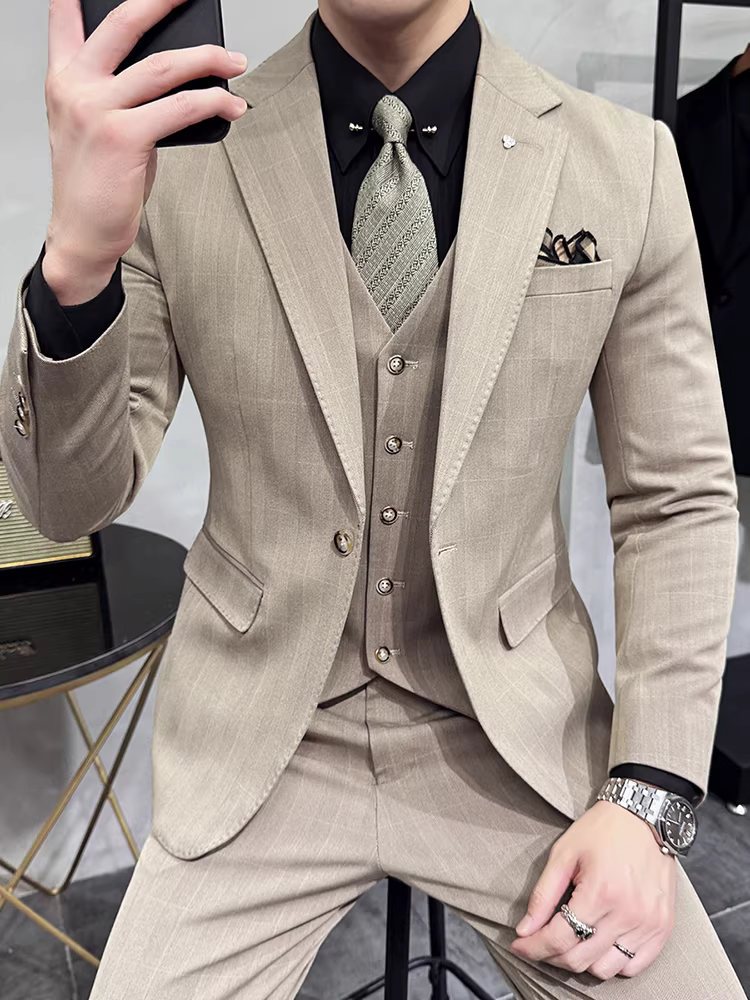 Bộ vest nam cao cấp kẻ ca rô nhuộm sợi, kiểu dáng mới 2024, phong cách công sở lịch lãm kiểu Anh, dáng ôm, bộ ba món