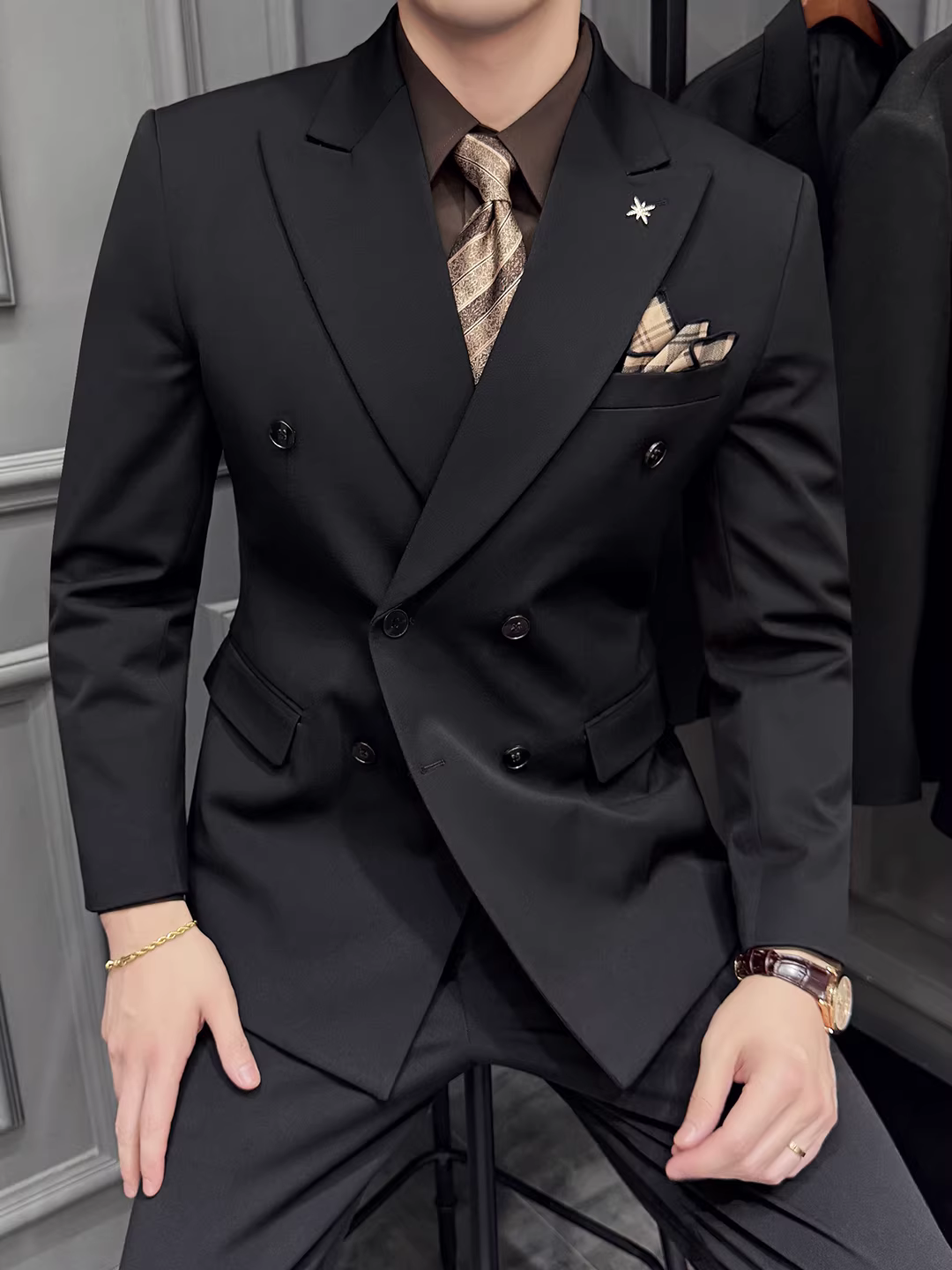 Bộ vest nam hai hàng khuy, trang phục công sở cao cấp, kiểu dáng ôm sát, thời trang chuyên nghiệp, bộ vest phỏng vấn, bộ ba món