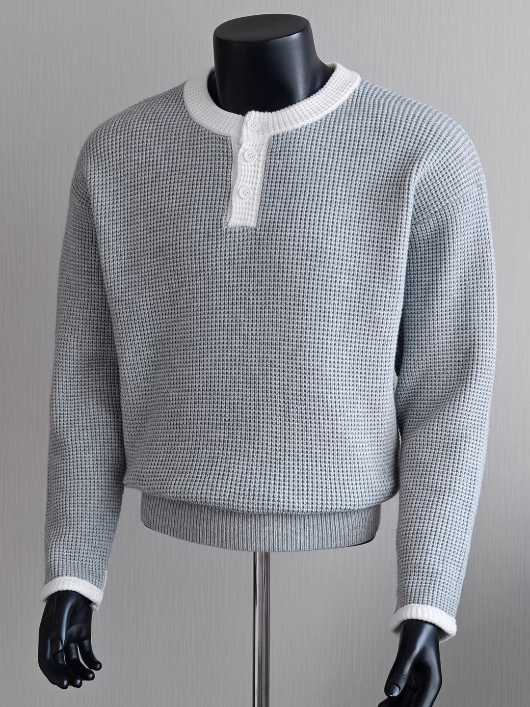 Áo len cổ Henry phối màu kiểu Old Money, chất liệu dệt kim dày dặn, dáng rộng, đa năng, thích hợp cho mùa thu đông.