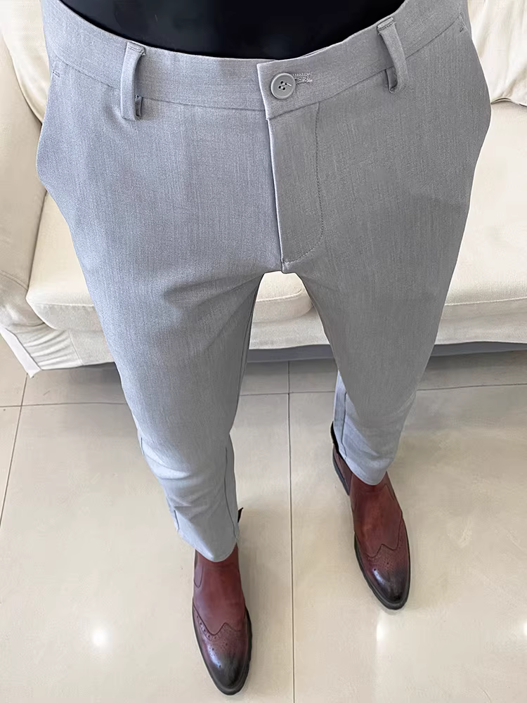 Quần âu nam chất liệu len và lyocell, kiểu dáng thời trang thu đông 2025, ôm dáng, ống côn, lịch lãm.