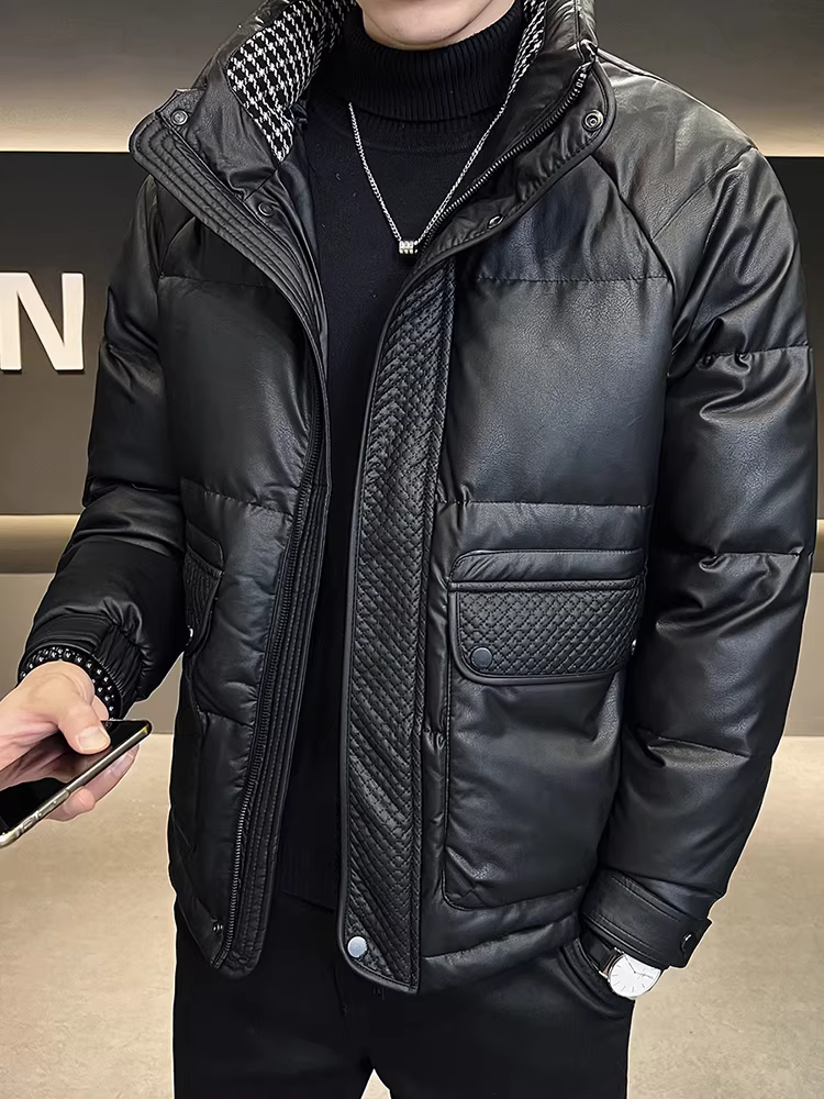 Áo khoác lông vũ nam chất liệu giả da PU, kiểu dáng mùa đông mới, cao cấp, kiểu ngắn cá tính cổ đứng, lông vũ trắng, ấm áp và dày dặn.