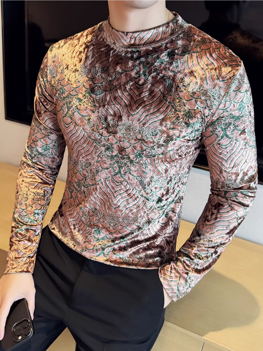 Áo thun nhung dài tay cổ cao nửa cổ in họa tiết mây nhung vàng dành cho nam, áo sơ mi cơ bản thời trang ôm dáng mới dành cho mùa thu đông.