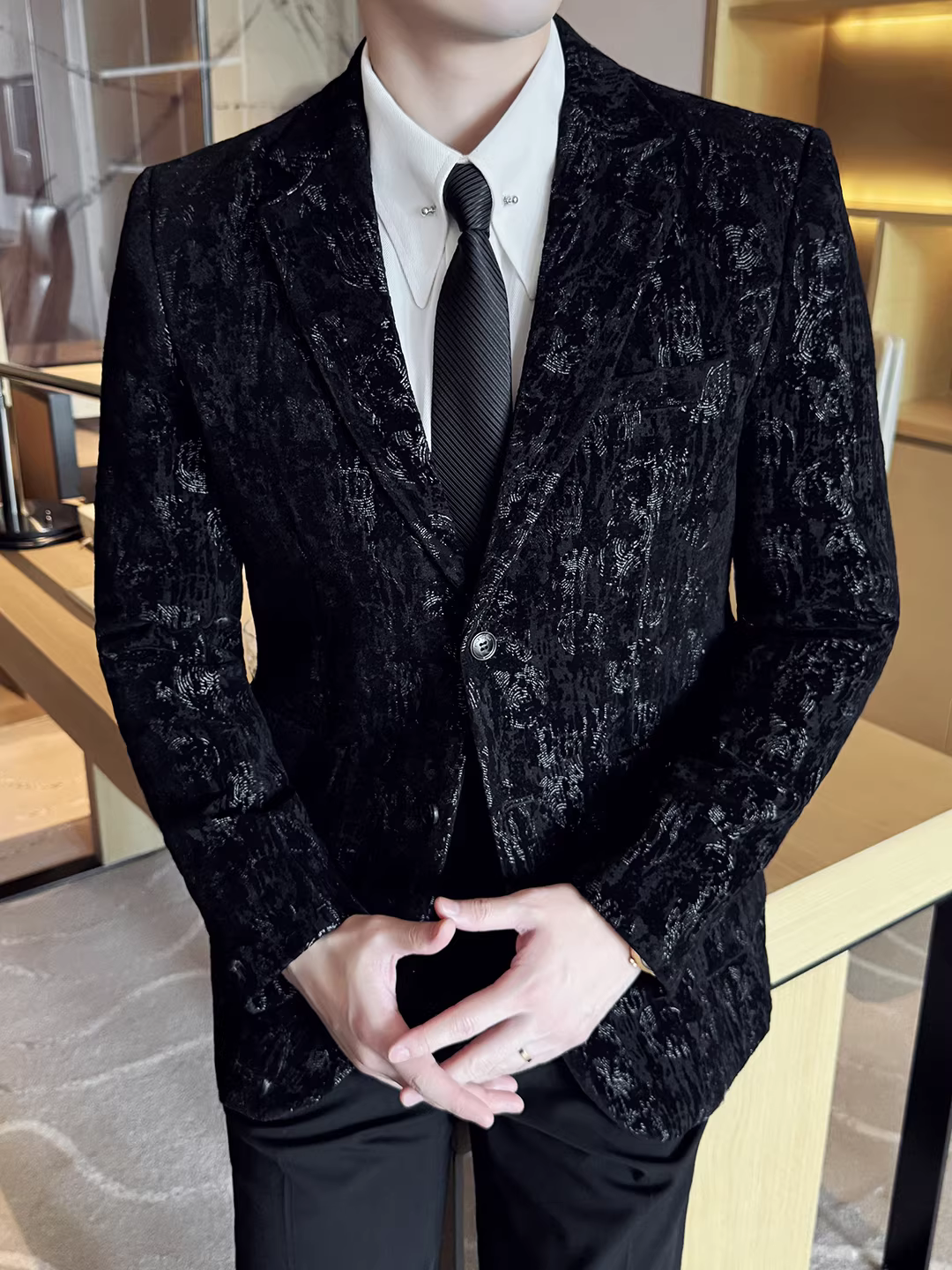 Áo vest nam kiểu Hàn Quốc ôm dáng, chất liệu nhung jacquard, thời trang, phong cách thường ngày