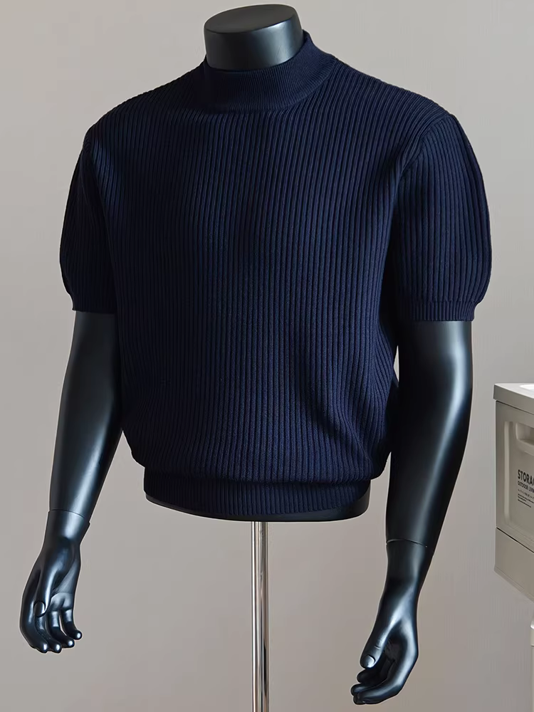 Áo len nam cổ trụ nửa cao kiểu tiền cổ điển, tay dài, chất liệu dệt kim dày dặn, kiểu dáng rộng rãi, đa năng, thích hợp cho mùa thu đông.