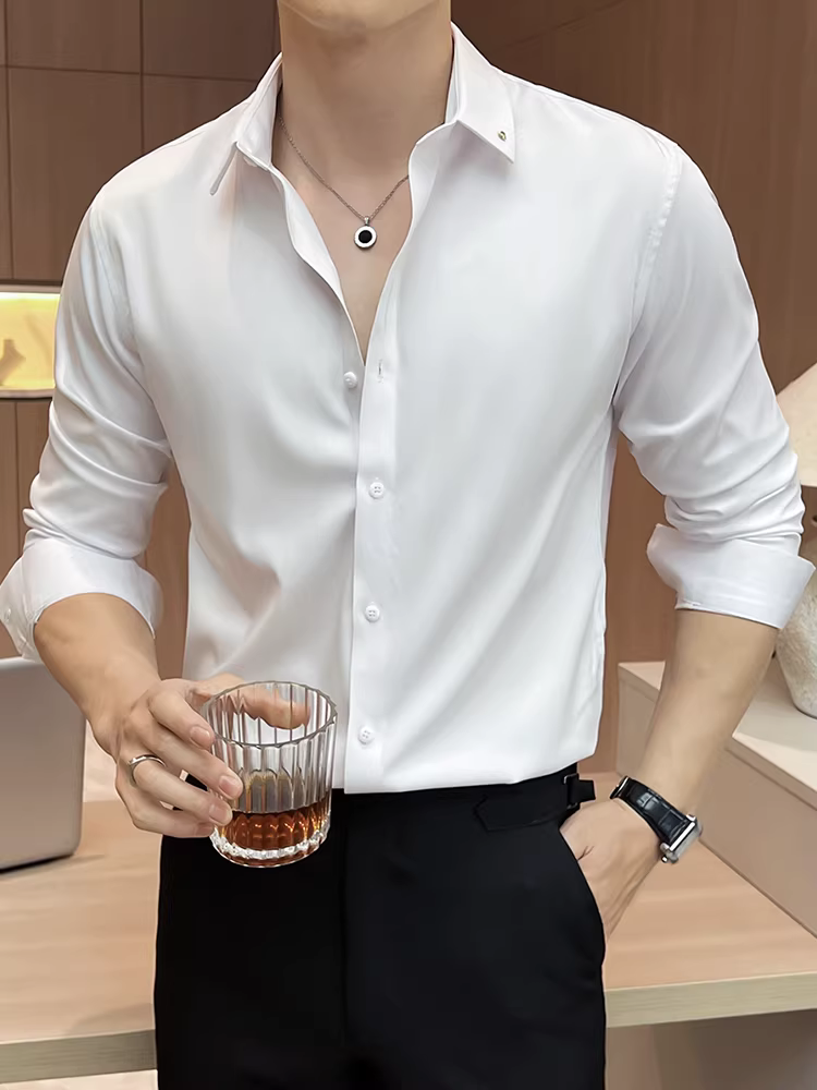 Áo sơ mi nam cao cấp, tay dài, xu hướng thời trang thu đông 2025, kiểu dáng ôm body, chất liệu tươi mát, mềm mại, không nhăn.