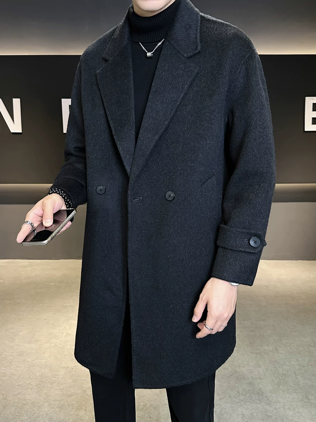 Áo khoác len cashmere hai lớp dành cho nam, dài trung bình, kiểu mới thu đông 2025, kiểu dáng sang trọng nhẹ nhàng, cao cấp.