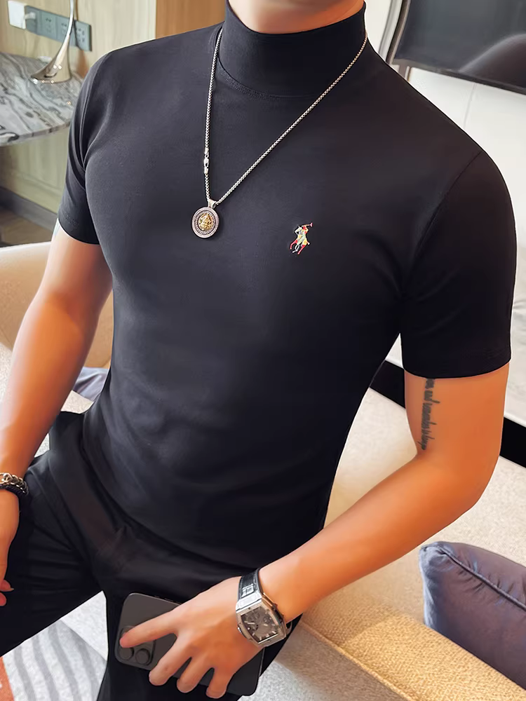 Áo thun nam cổ nửa cao thêu màu sắc, tay ngắn, kiểu mới thu đông 2025, cao cấp, thời thượng, ôm dáng, cổ trung.