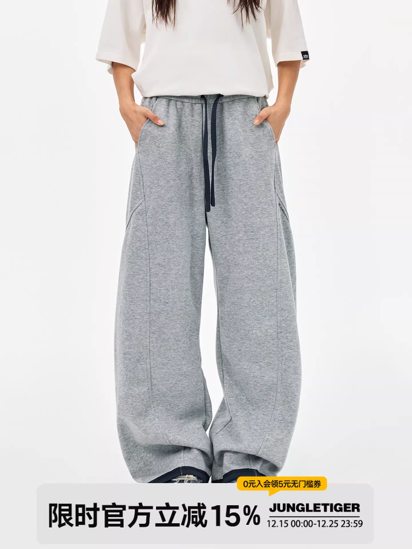 Quần jogger nam chất liệu thun trơn màu đơn giản, phối màu khối, dáng rộng, chất liệu mềm mại, mặc thoải mái, thích hợp cho mùa thu đông.