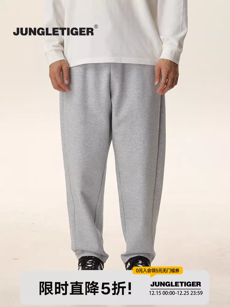 Quần jogger unisex dáng thẳng, chất liệu mềm mại, kiểu dáng xu hướng thời trang Mỹ, màu xám, phong cách quần áo lao động thoải mái.