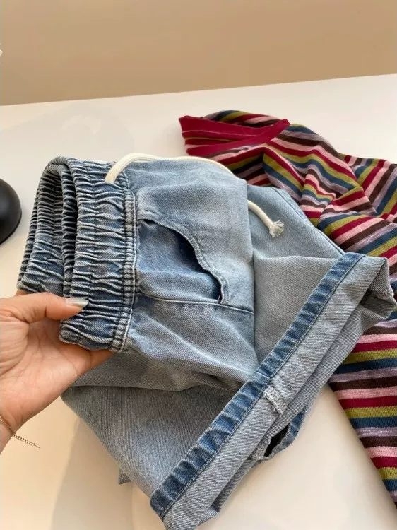 Quần short denim nữ màu xanh nhạt đã qua giặt~phong cách Hàn Quốc! Quần dài vừa phải, cạp cao, co giãn, kiểu dáng đơn giản, giúp thon gọn vóc dáng.
