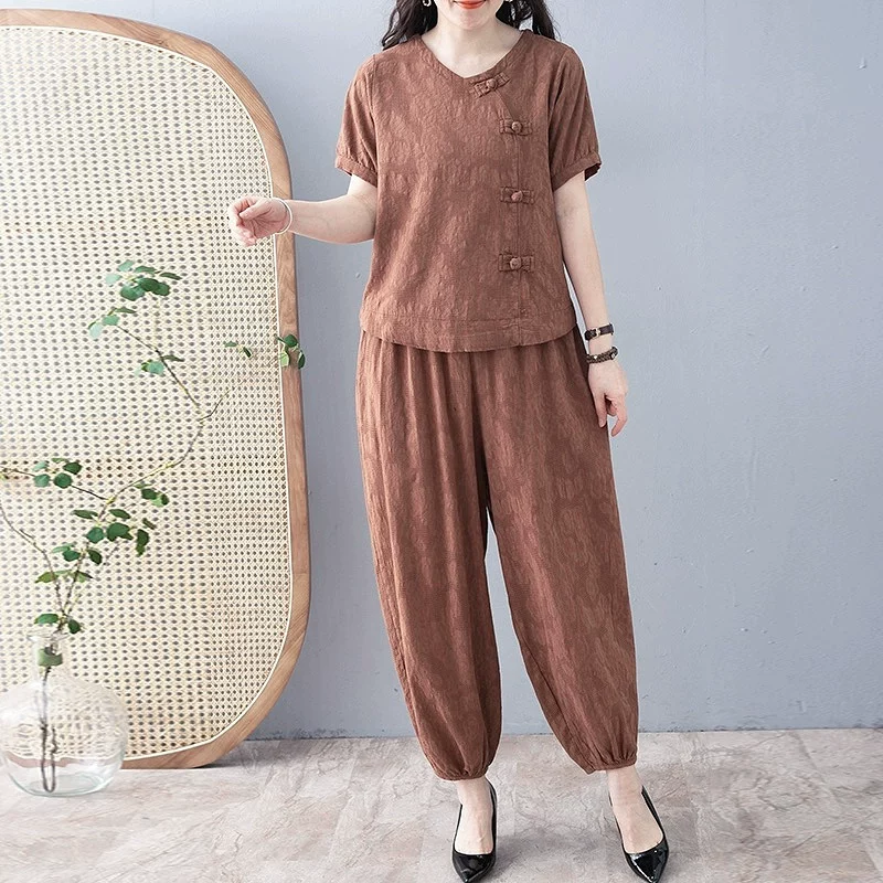 Bộ đồ nữ mùa hè phong cách retro chất liệu cotton và lanh dệt jacquard, áo ngắn tay rộng rãi và tôn dáng, quần ống rộng, bộ hai món.