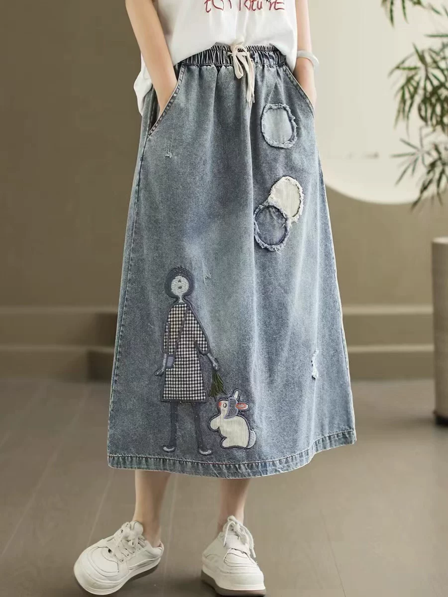 Chân váy nữ vintage xước phong cách vintage, cạp cao, mùa hè 2026, dáng midi, thêu họa tiết nghệ thuật, xẻ tà, dáng chữ A, thời thượng