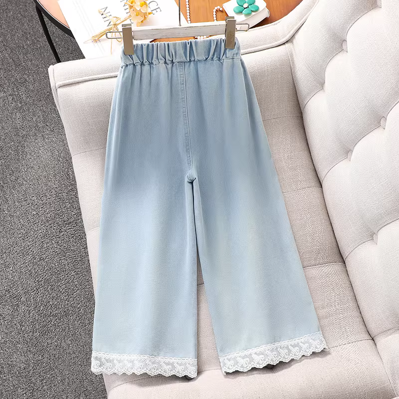 Bộ trang phục hè 2025 cho bé gái: Áo sơ mi ngắn tay họa tiết hoa dễ thương + Quần denim ống rộng phong cách thường ngày