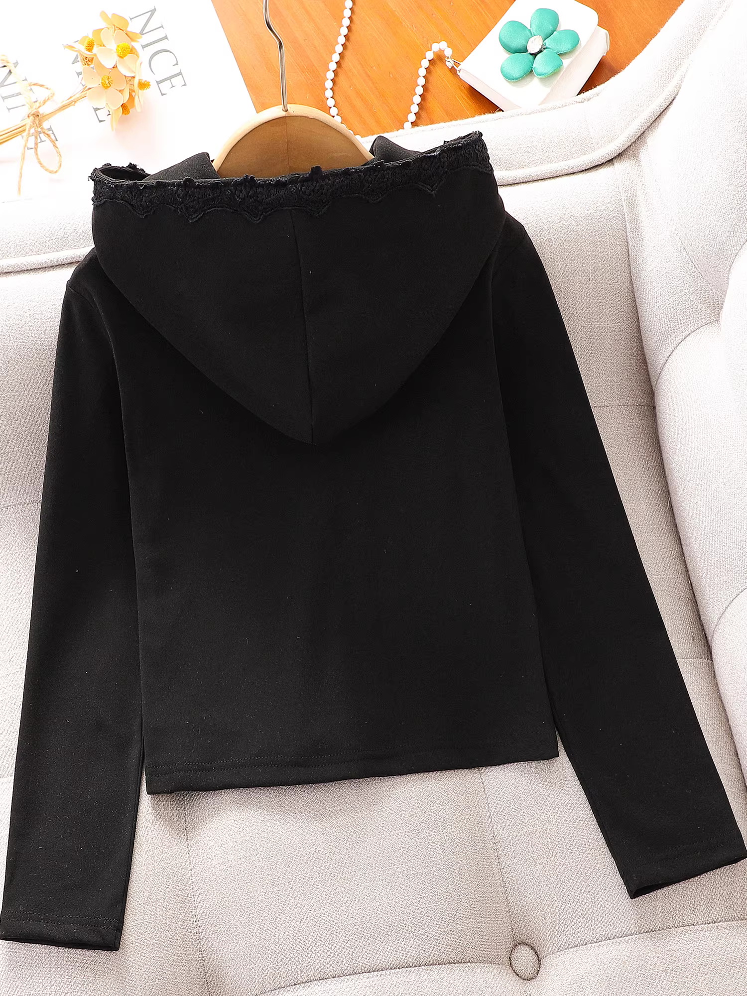 Bộ đồ nữ xuân thu 2025 kiểu mới, áo hoodie năng động cho bé gái lớn, quần thể thao rộng ống mùa thu cho trẻ em