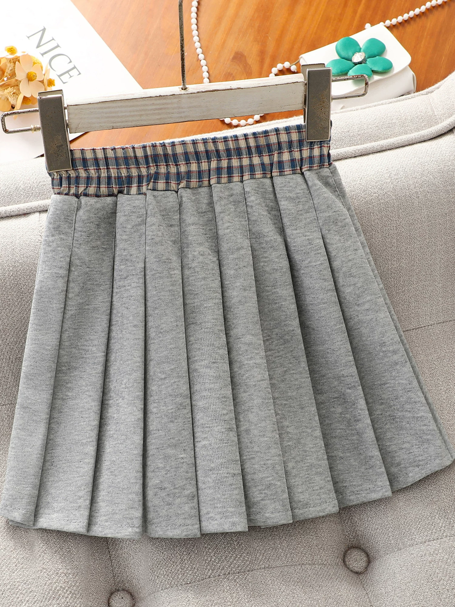 Bộ đồ phong cách preppy cho bé gái mùa xuân thu mới 2025, áo sweatshirt thường ngày mùa thu, chân váy xếp ly hai mảnh cho trẻ em