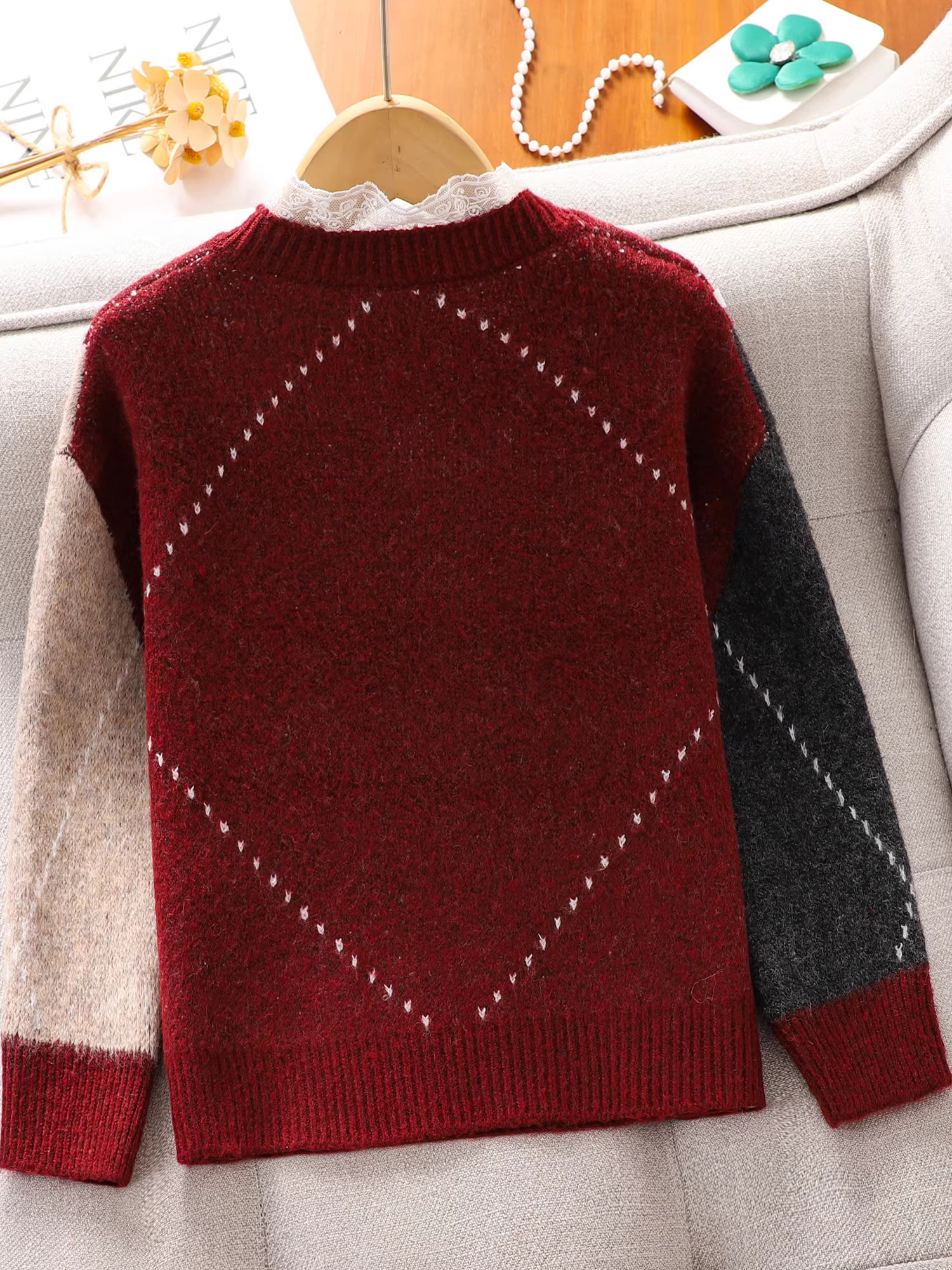 Áo len cổ chữ V họa tiết kim cương ren dành cho bé gái 2025 kiểu dáng mới kiểu dáng lười biếng áo dáng rộng kiểu Hàn Quốc dành cho trẻ em