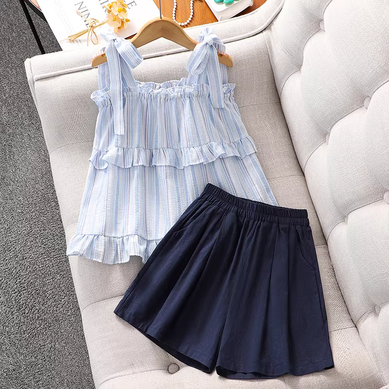 Bộ trang phục hè cho bé gái 2025 kiểu mới, phong cách nghỉ dưỡng, áo camisole mùa hè, quần đùi trẻ em chất liệu mỏng, mặc thường ngày