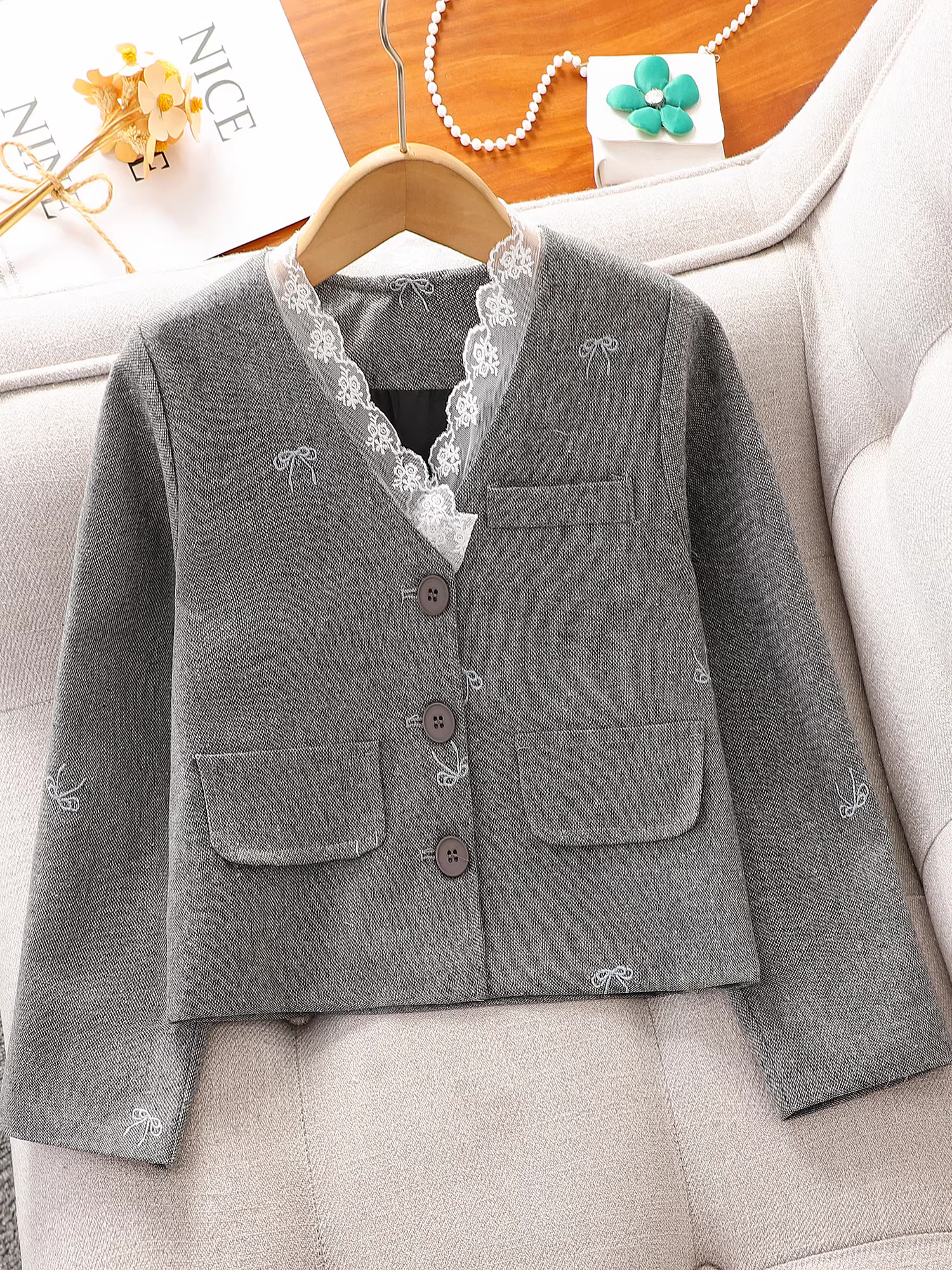 Bộ vest kiểu Chanel cho bé gái với áo khoác viền ren, chân váy xếp ly kiểu Hàn Quốc mới mùa xuân thu 2025 dành cho trẻ em