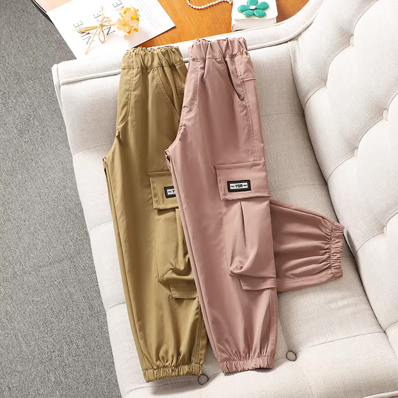 Quần cargo rộng rãi cho bé gái, quần ống rộng cho trẻ em mùa xuân thu, trang phục mùa thu, quần áo khoác ngoài thể thao sành điệu cho bé gái.