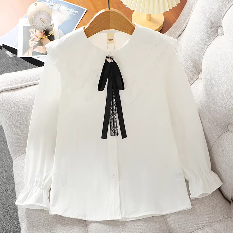 Áo sơ mi bé gái xuân thu 2025 kiểu mới, cổ búp bê, áo trắng, áo trẻ em lớn, phong cách preppy, cổ sơ mi, mặc xuân