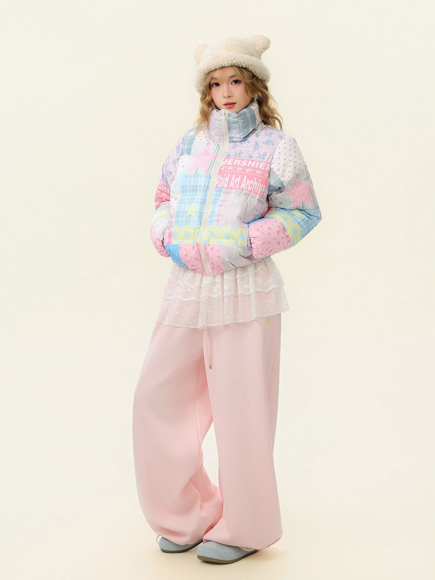 Áo khoác cotton ấm áp, dáng rộng, hợp thời trang dành cho nữ mùa đông, có họa tiết kẻ sọc nhiều màu sắc và thiết kế cổ đứng.