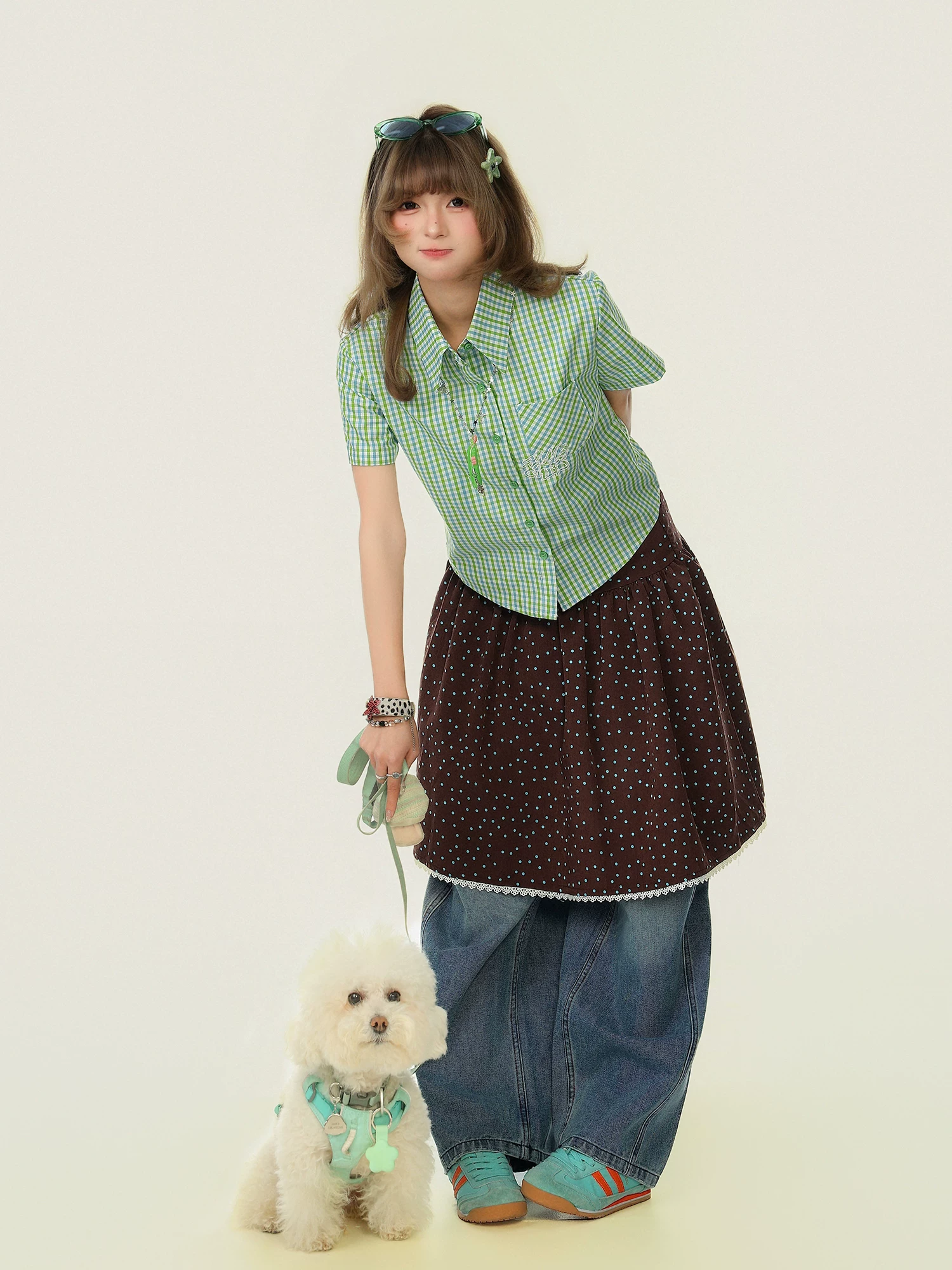 Áo sơ mi ngắn tay cổ polo kẻ sọc thêu chữ cho nữ, áo crop top dáng ôm mùa hè.