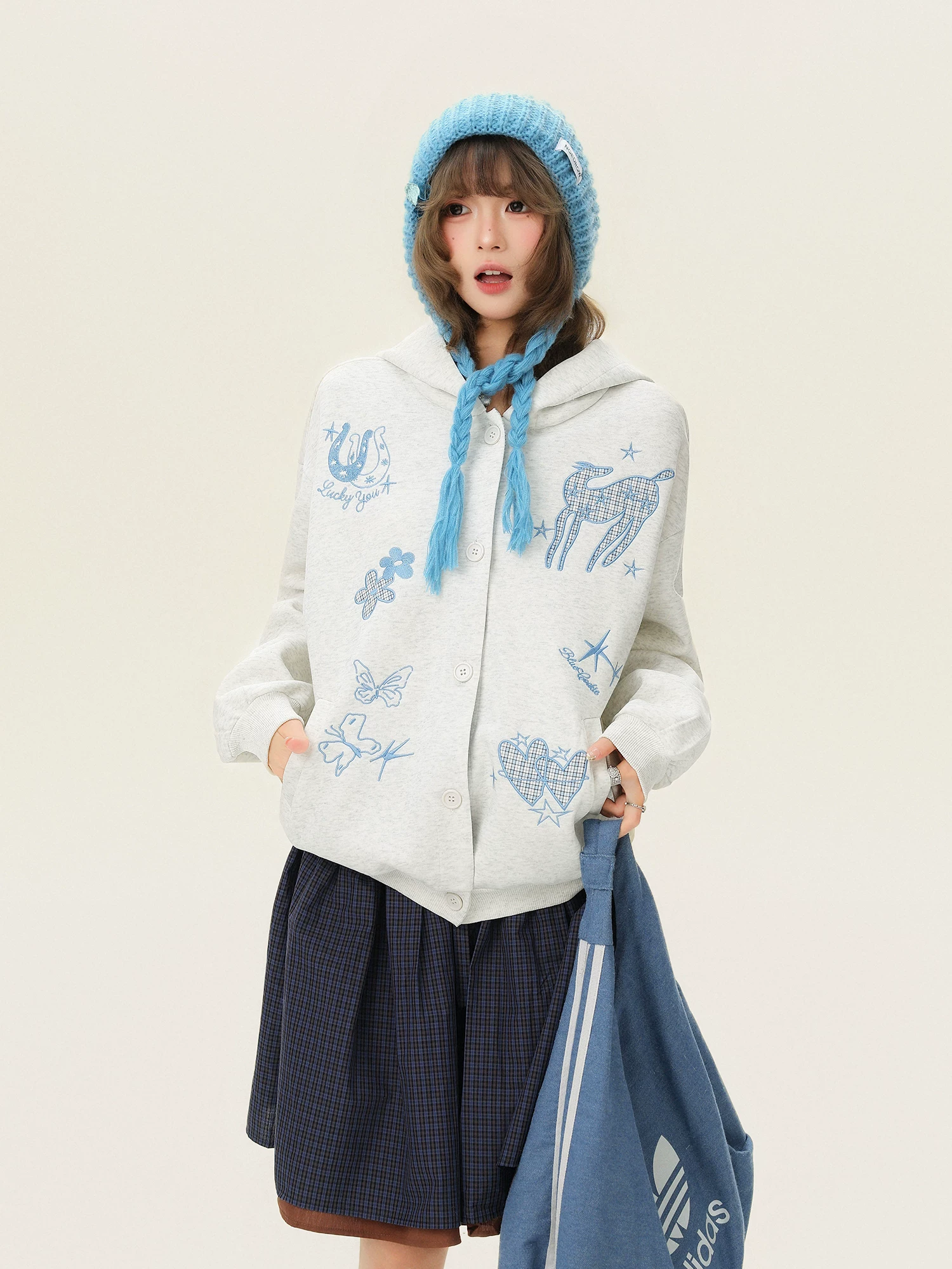 Áo khoác cardigan có mũ trùm đầu thêu họa tiết kẻ sọc màu sáng ngọt ngào dành cho nữ, kiểu dáng rộng rãi, đa năng, phong cách thường ngày.