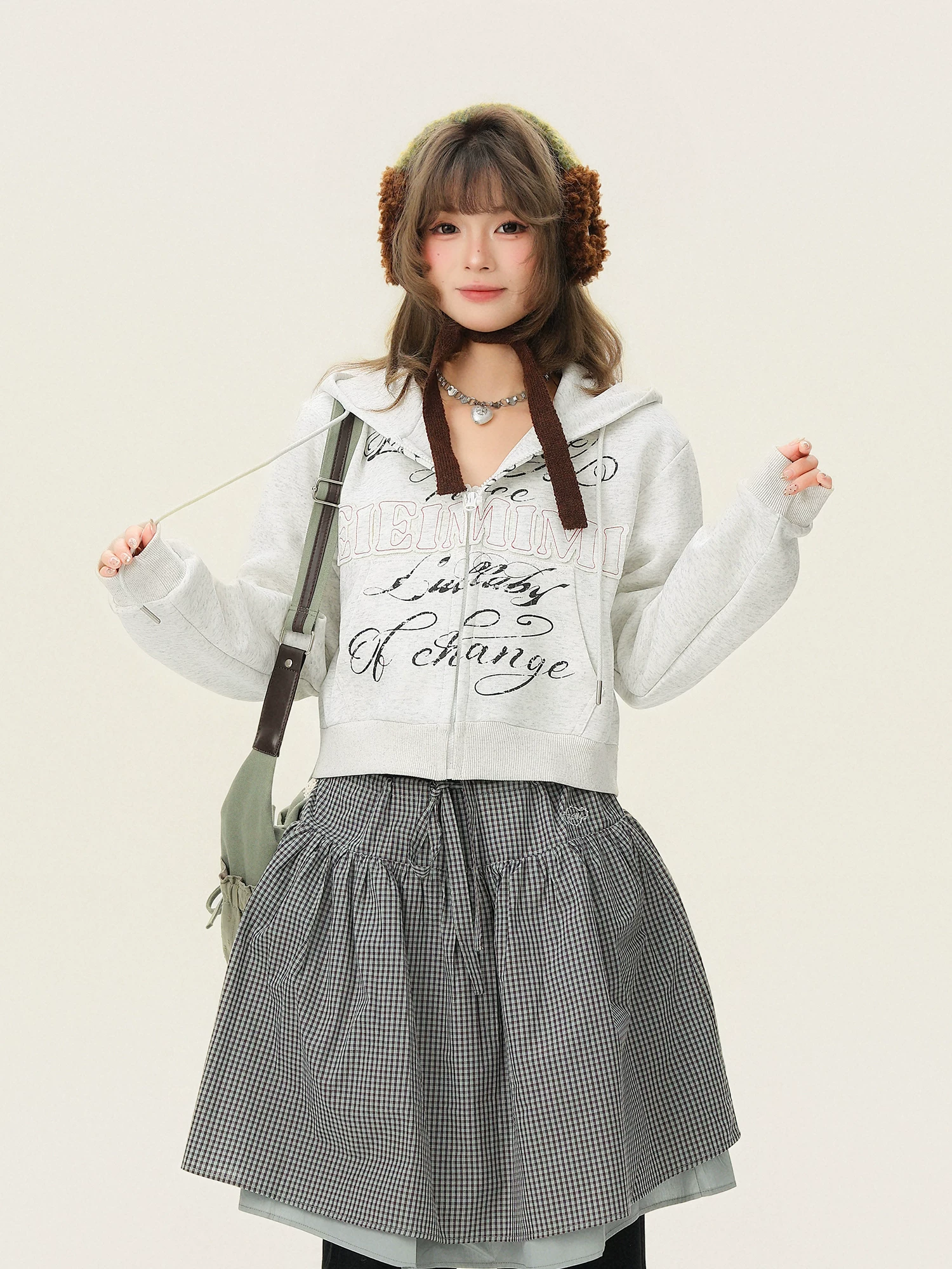 Áo khoác nỉ có mũ thời trang in chữ và thêu họa tiết dành cho nữ, áo khoác cardigan ngắn dáng rộng cho mùa xuân.