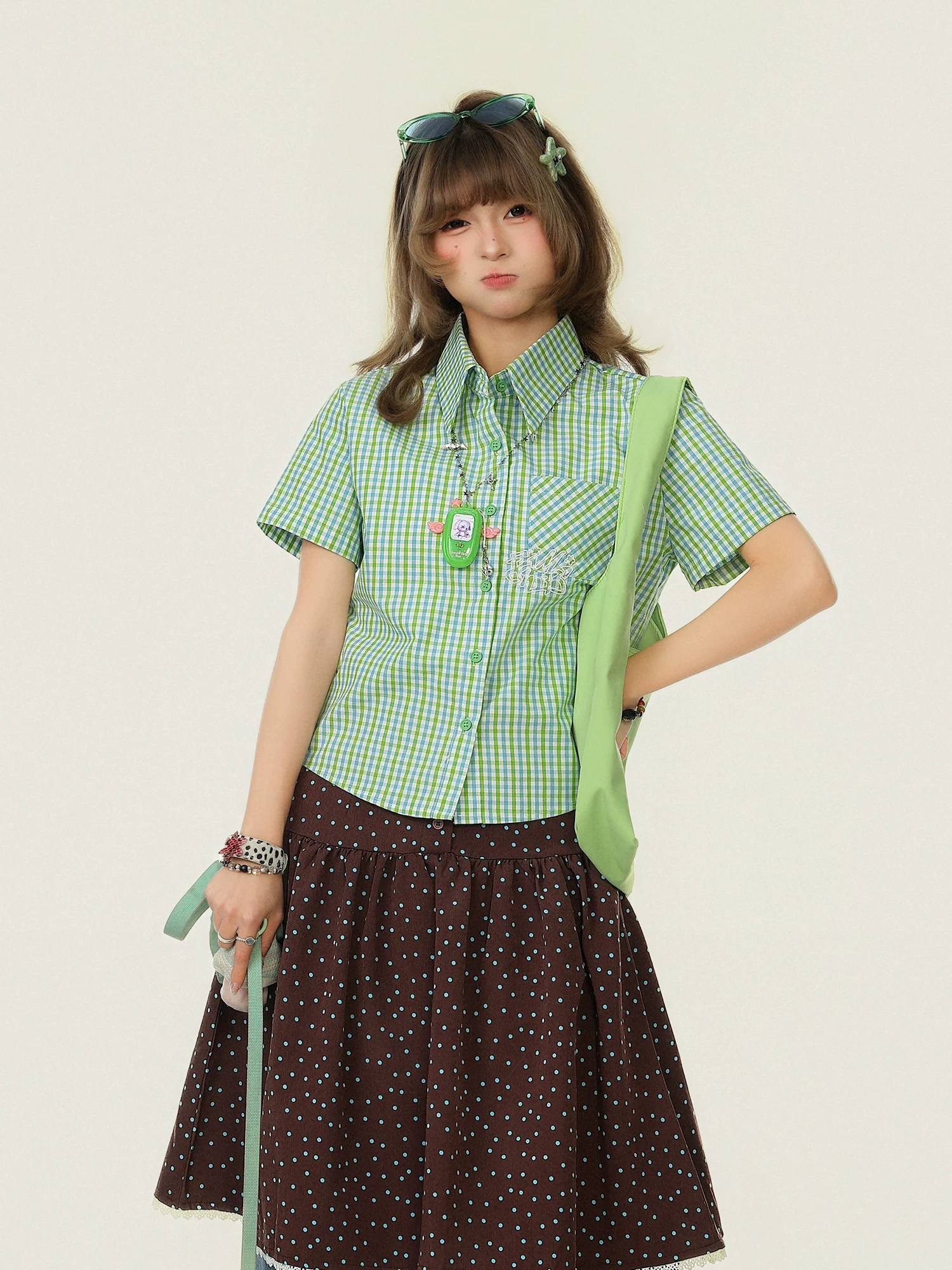 Áo sơ mi ngắn tay cổ polo kẻ sọc thêu chữ cho nữ, áo crop top dáng ôm mùa hè.