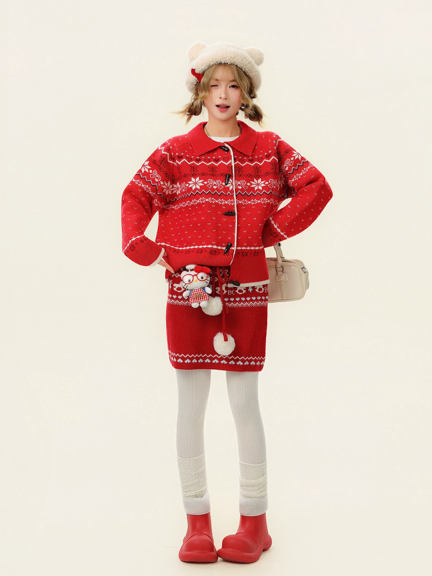 Áo len đỏ phong cách Fair Isle mang không khí năm mới dành cho nữ, áo cardigan dệt kim mềm mại mùa thu đông có cổ lật.