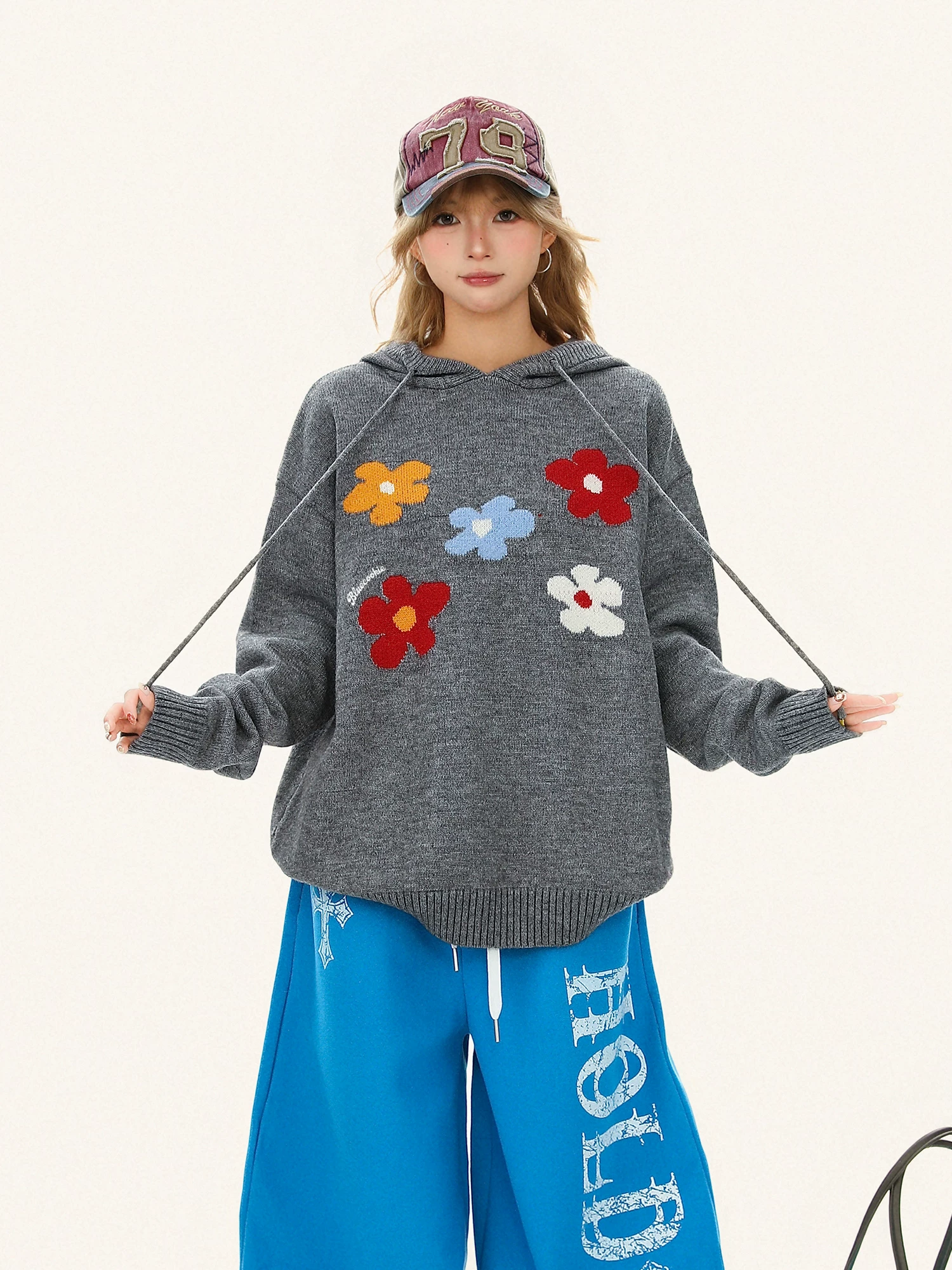 Áo len có mũ trùm đầu bằng vải jacquard họa tiết hoa dành cho nữ, mùa thu đông, phong cách lười biếng, cảm giác cao cấp, đồ dệt kim rộng rãi và đa năng.